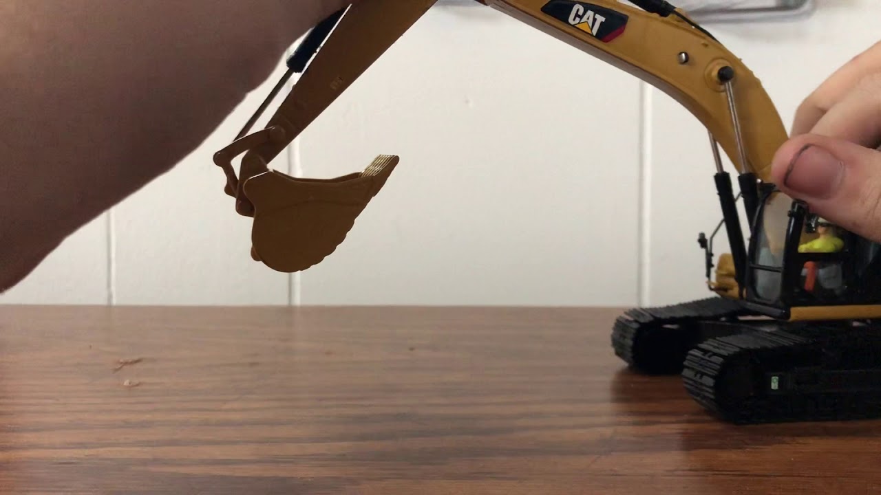 1/50 Diecast Masters Cat 349F LXE review!