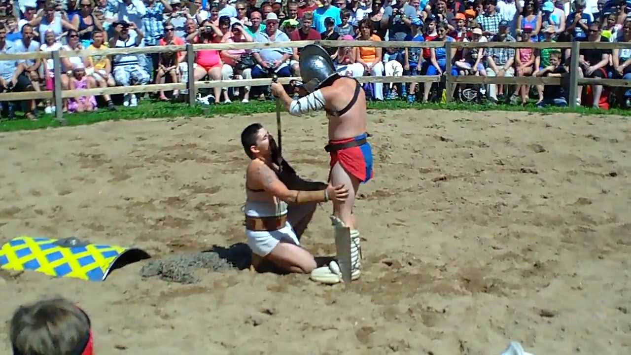 Retiarius vs secutor gladiator fight