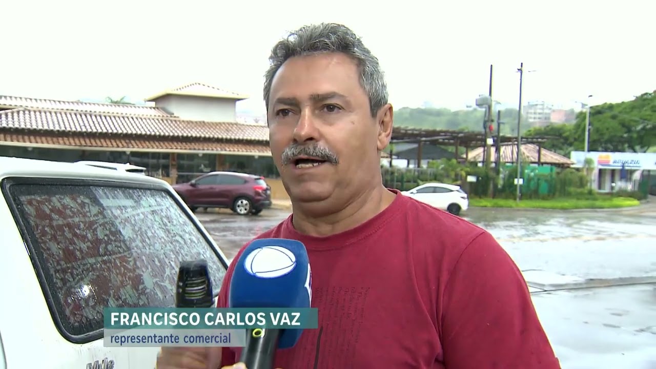 Situação de cratera na BR-381 preocupa motoristas em época de chuvas