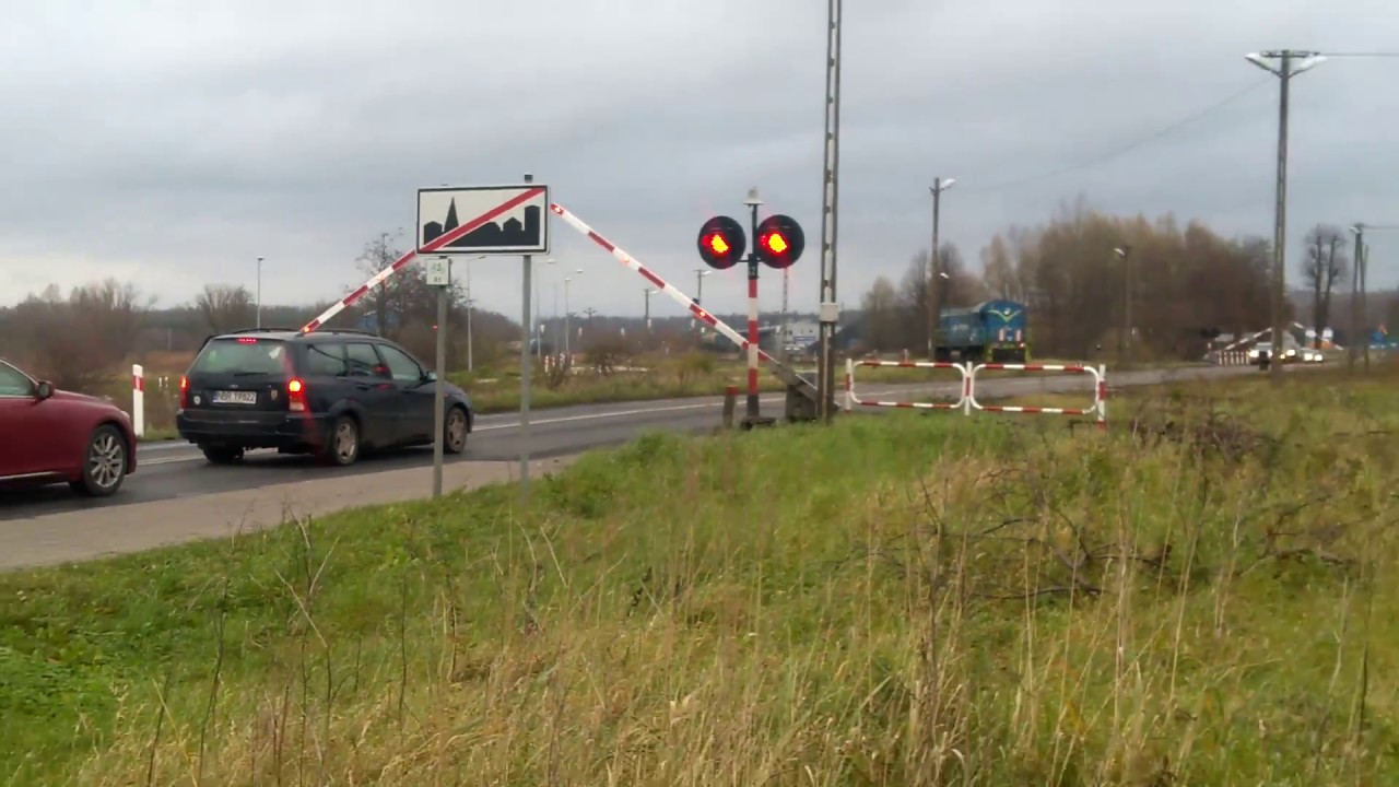 🇵🇱 Przejazd kolejowy / Railroad crossing Braniewo, ul. Królewiecka [ DK54 ]