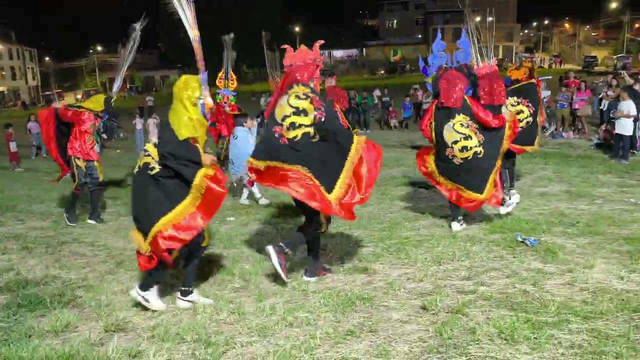 Barrio Santa Rosa se presentó con sus diablicos en la chocolatada en Santiago 
