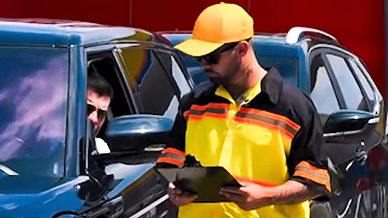 Mudinho Virou Agente de Trânsito 😂  (Pegadinha)