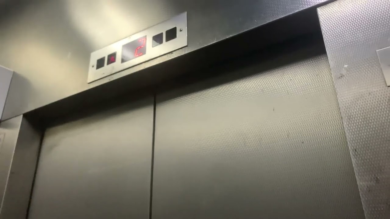 天水圍天澤商場OTIS貨運升降機￼
