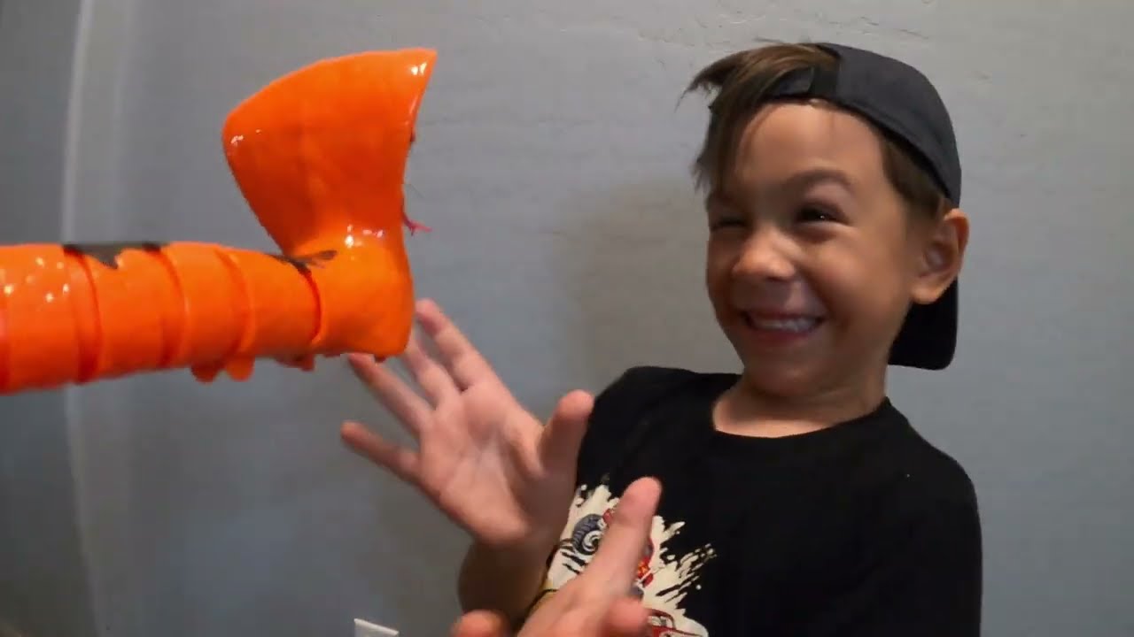 Creepy Crawlers Are Back – Now With a King Cobra and Lizard!