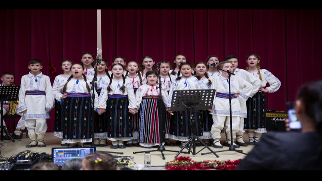 Grupul folcloric Bujorelul   Astăzi este zi măreaţă!