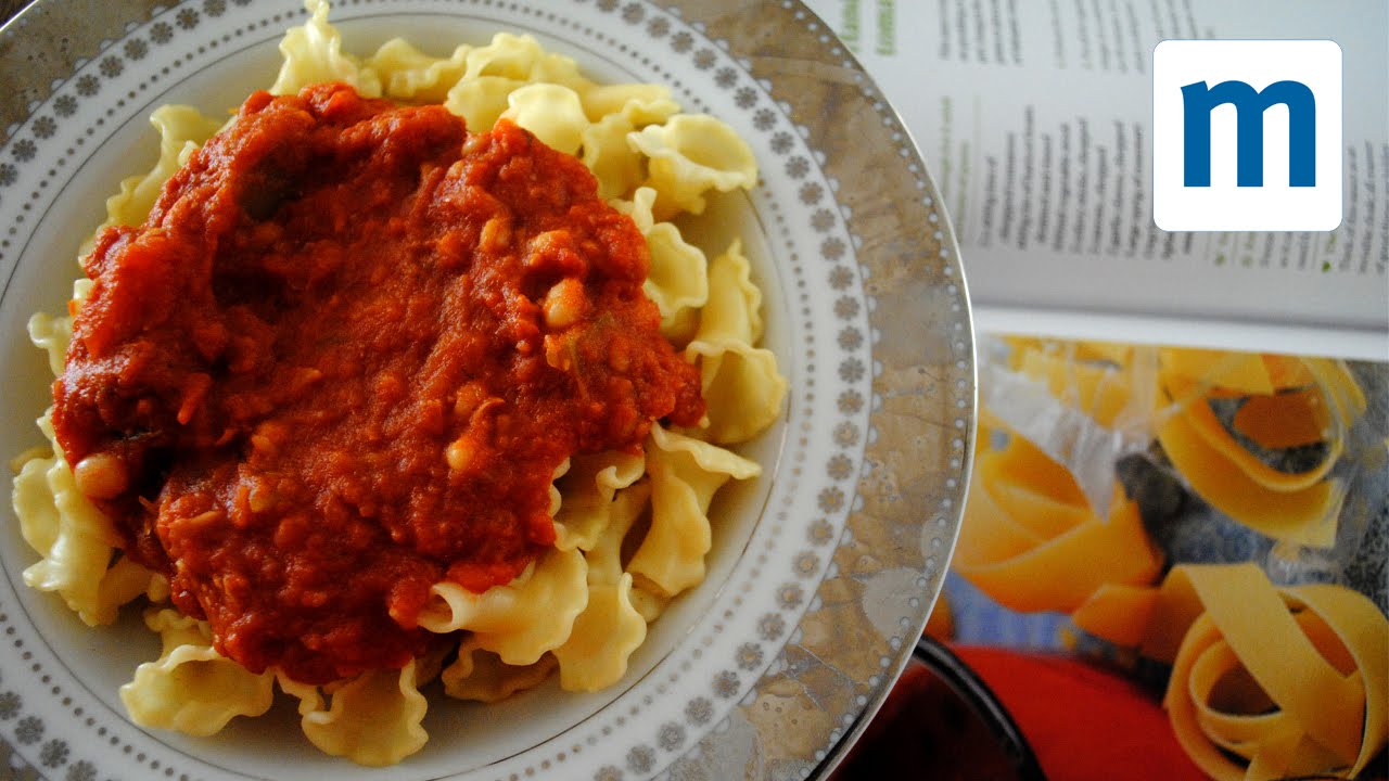 Easy tomato pasta sauce | Vegetarian, vegan, dairy-free | Mumsnet