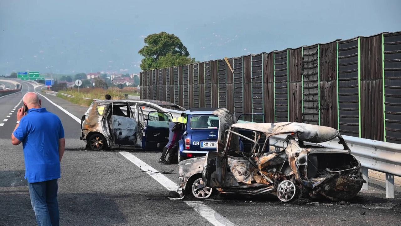 Auto in fiamme su autostrada Torino - Pinerolo: muoiono papà e figlioletta