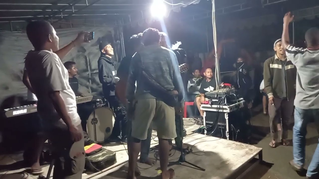 BURU BORENG || Leis Plang || Musik Kampung Maumere || Live In Kloang Popot.