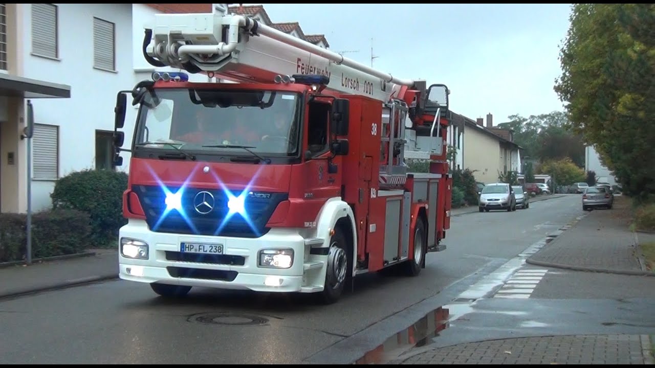 Gasexplosion auf Schulgelände in Lorsch [Großübung der Jugendfeuerwehren Kreis Bergstraße]