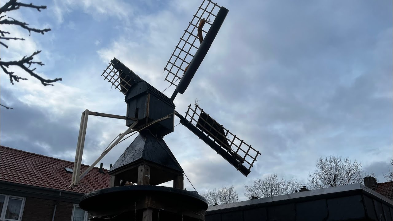 Speelmolen de roos met een goed windje