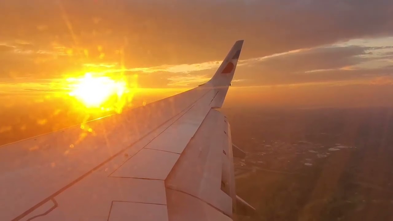 American Airlines 737-823 landing at New York LaGuardia[N952NN]