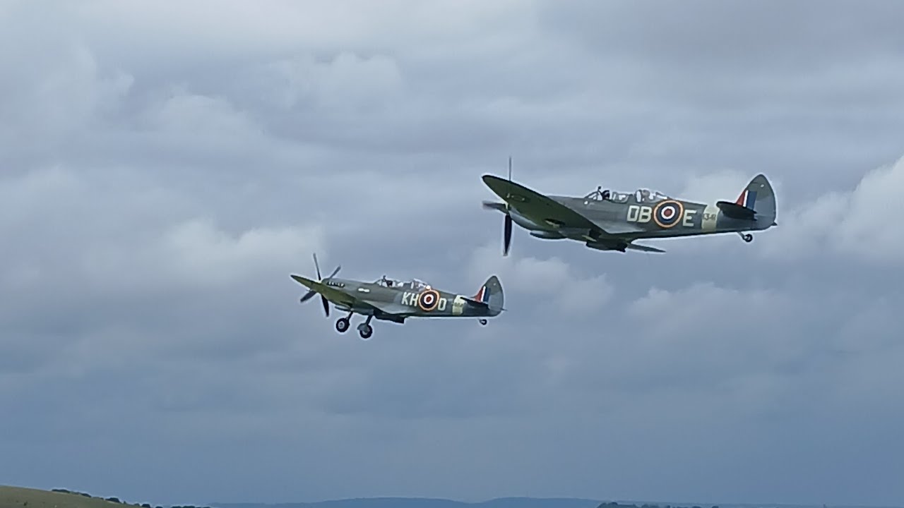 Warbird weekend #4 at Compton abbas airfield