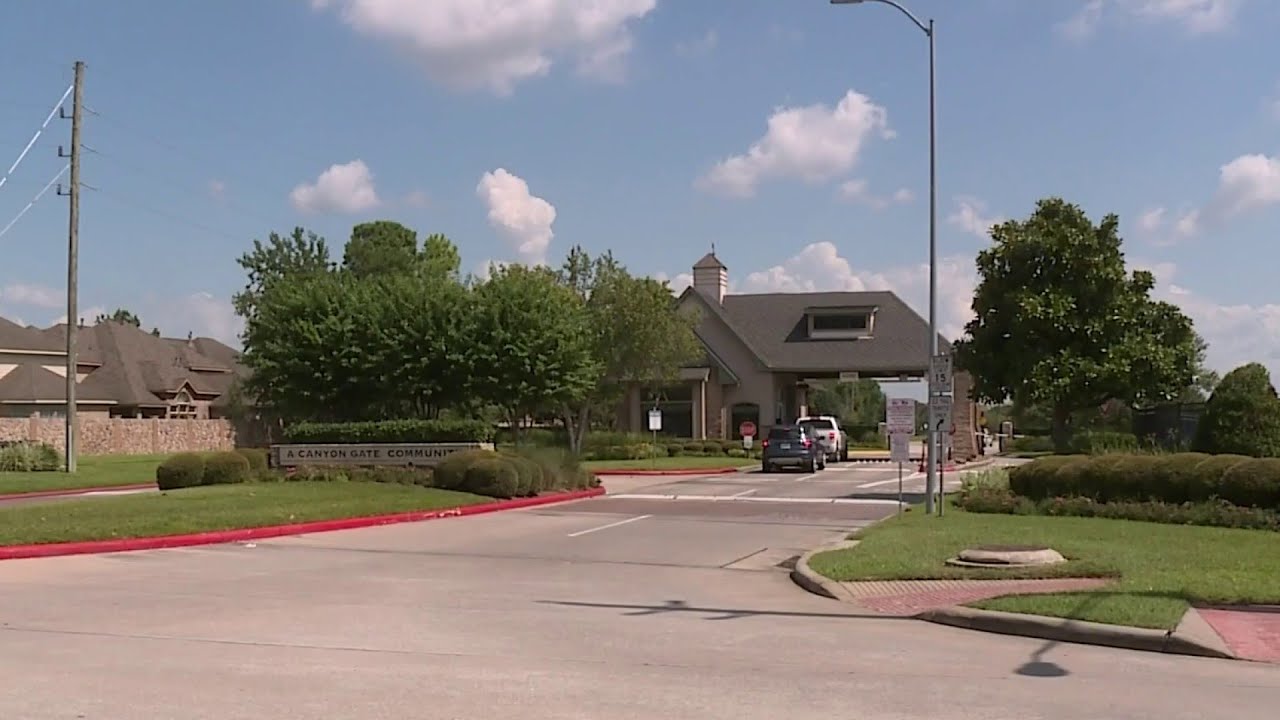 KPRC 2 Investigates years-long HOA debate over security guard gate