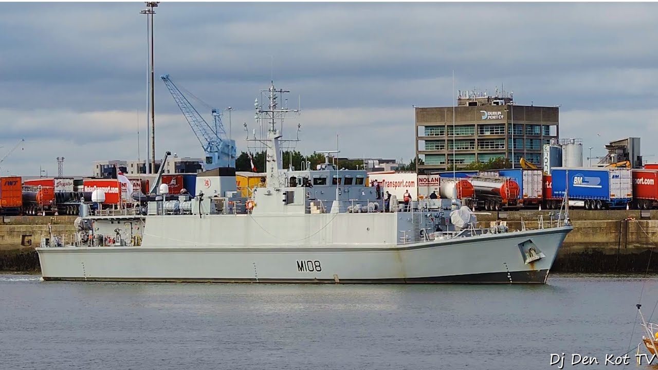 HMS Grimsby (British Navy) leaving Dublin Port