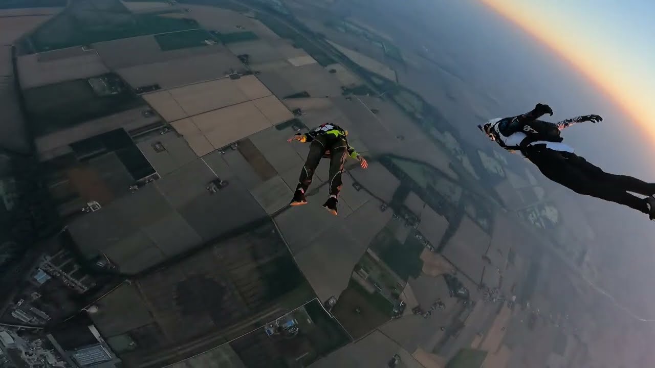 Skydiving Jump - Tracking with Sara, Tommaso & Others - 425&deg; jump [VISCI]