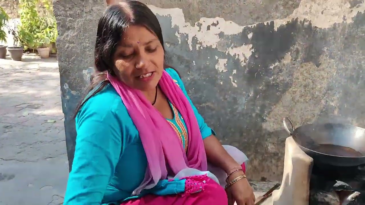  Aaj banai Bhandare wali sabji aur sath mein puriya dal ki Bhari Hui