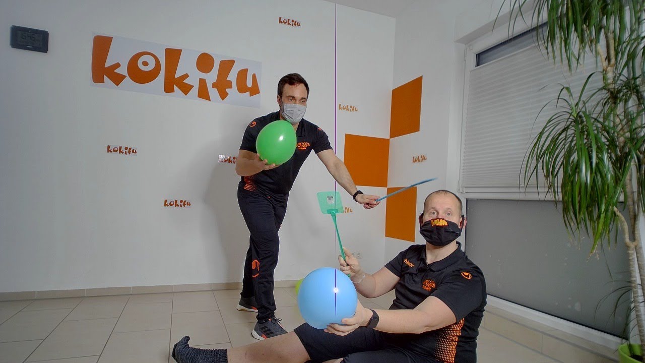 Sport für zuhause Julian/Daniel Luftballons und die Fliegenklatschen