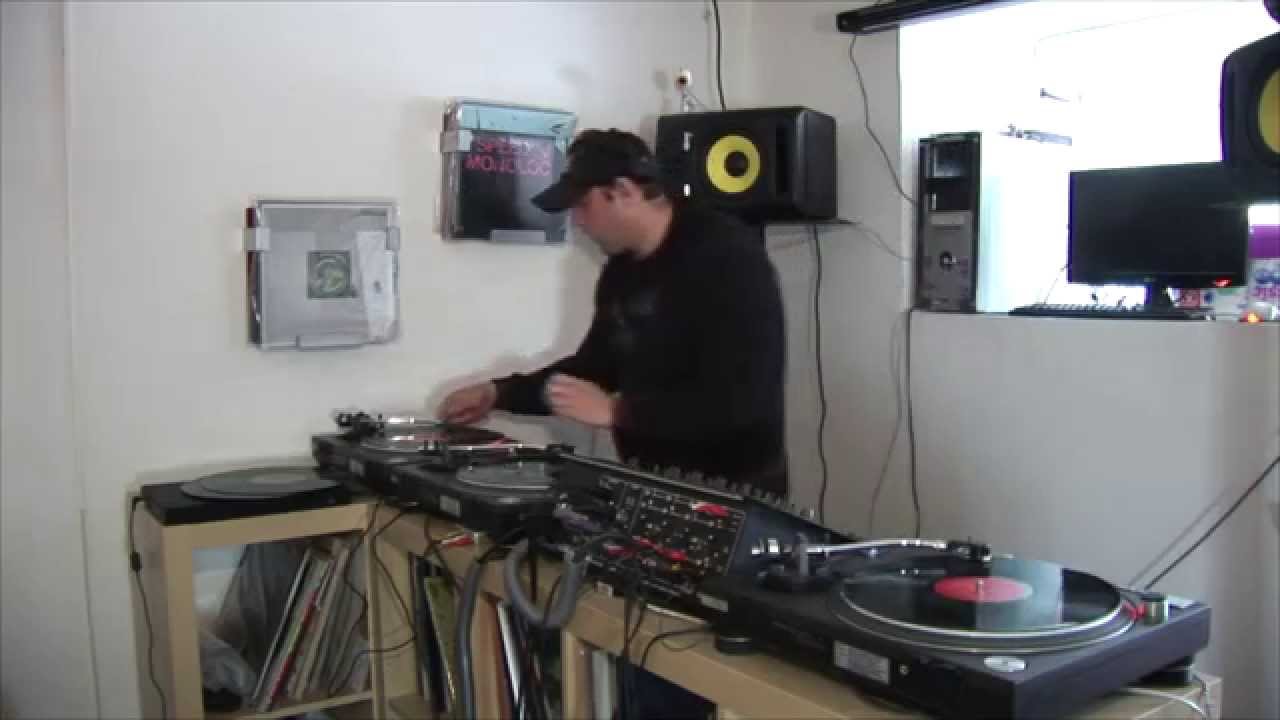 Old School Training Session Techno Mix 2011 3 x Technics 1200 Turntables