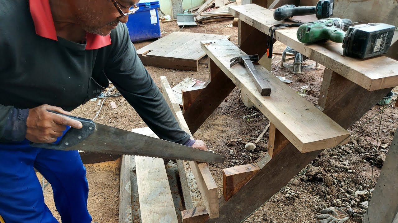 ทำบันไดไม้  ช่างสมหมายบ้านเทพคีรี