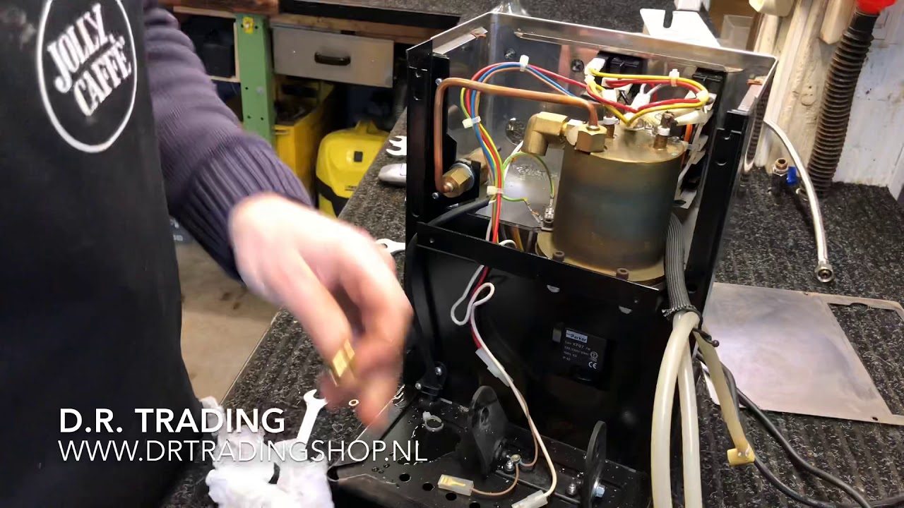 Rancilio Silvia - Pomp en leiding vervangen