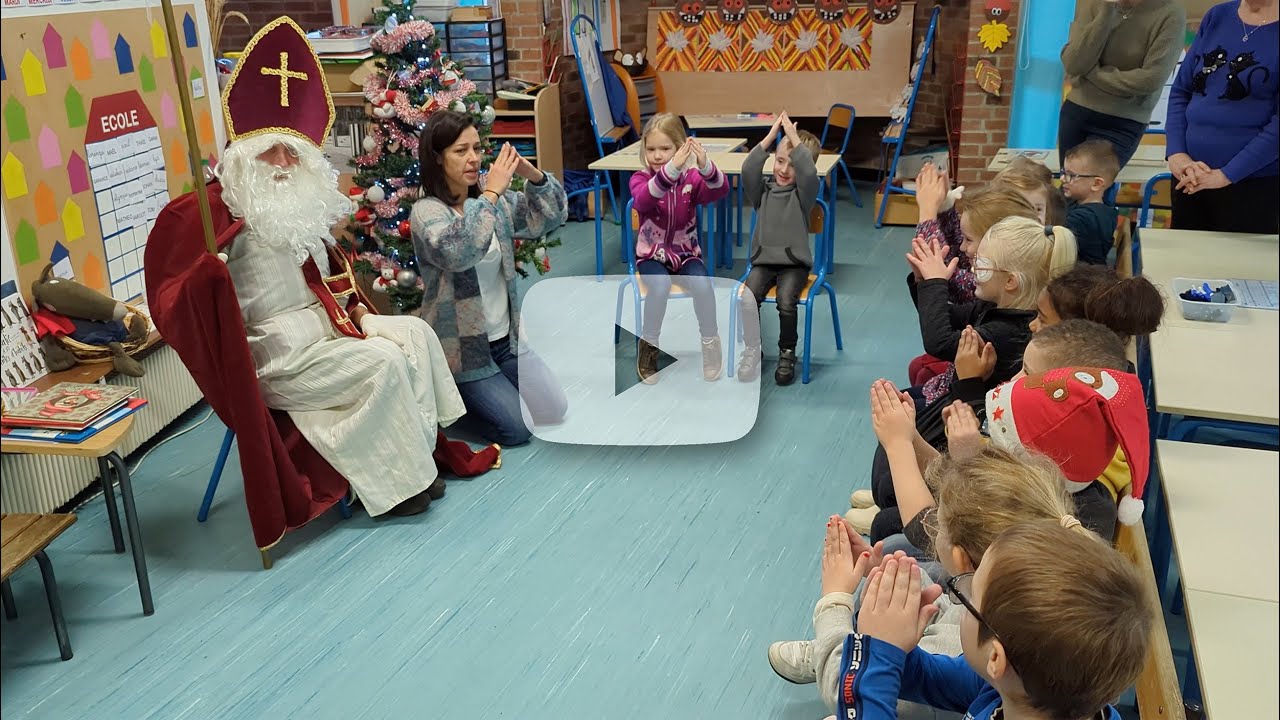 Saint Nicolas rend visite aux plus jeunes écoliers de Lapugnoy