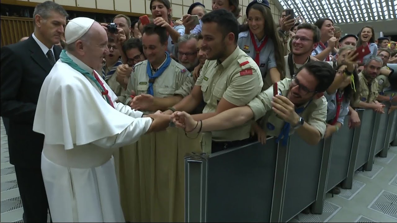 Pope to scouts: the latest smartphone or fashion will never give you joy