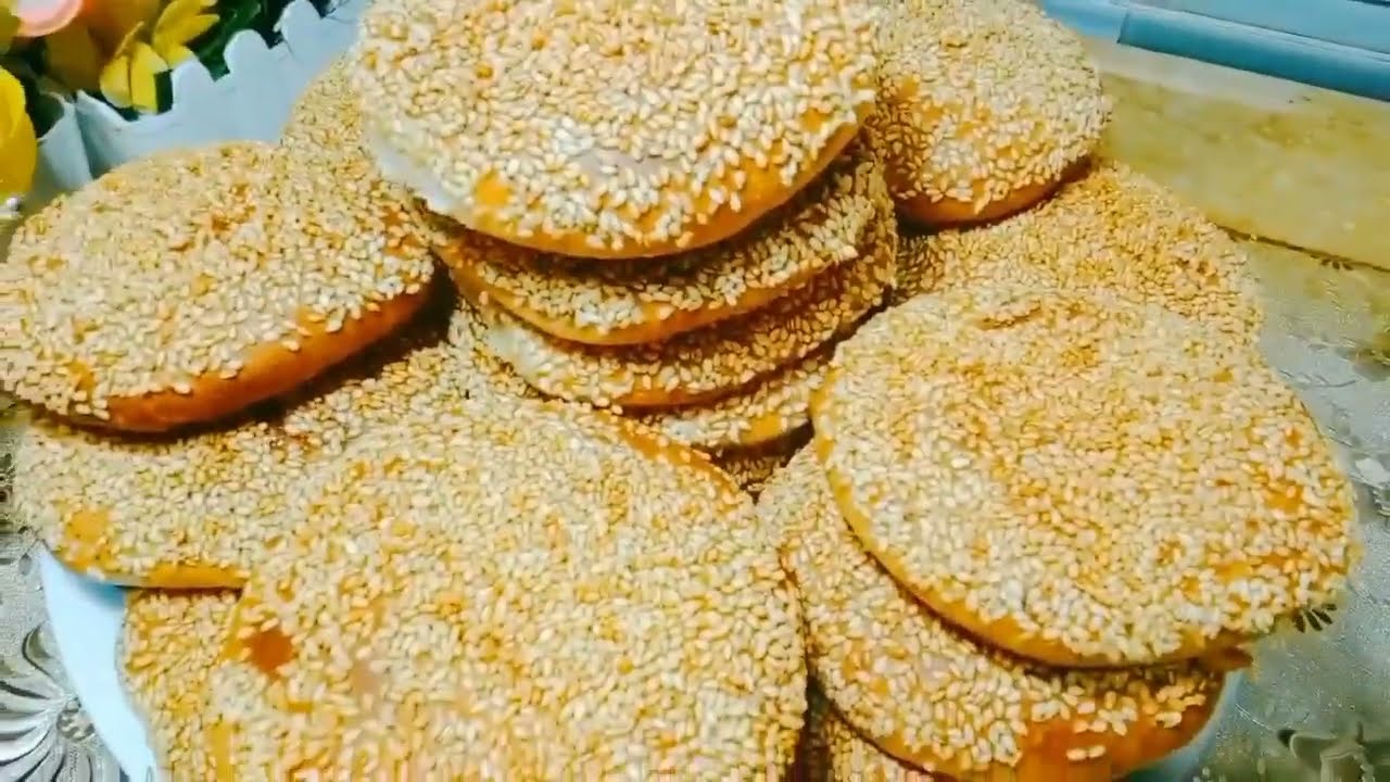 قرص الافران بالسمسم والحشوة بالسكر والقرفة علي طريقة حنة اكلات مصرية وشامية ♥️