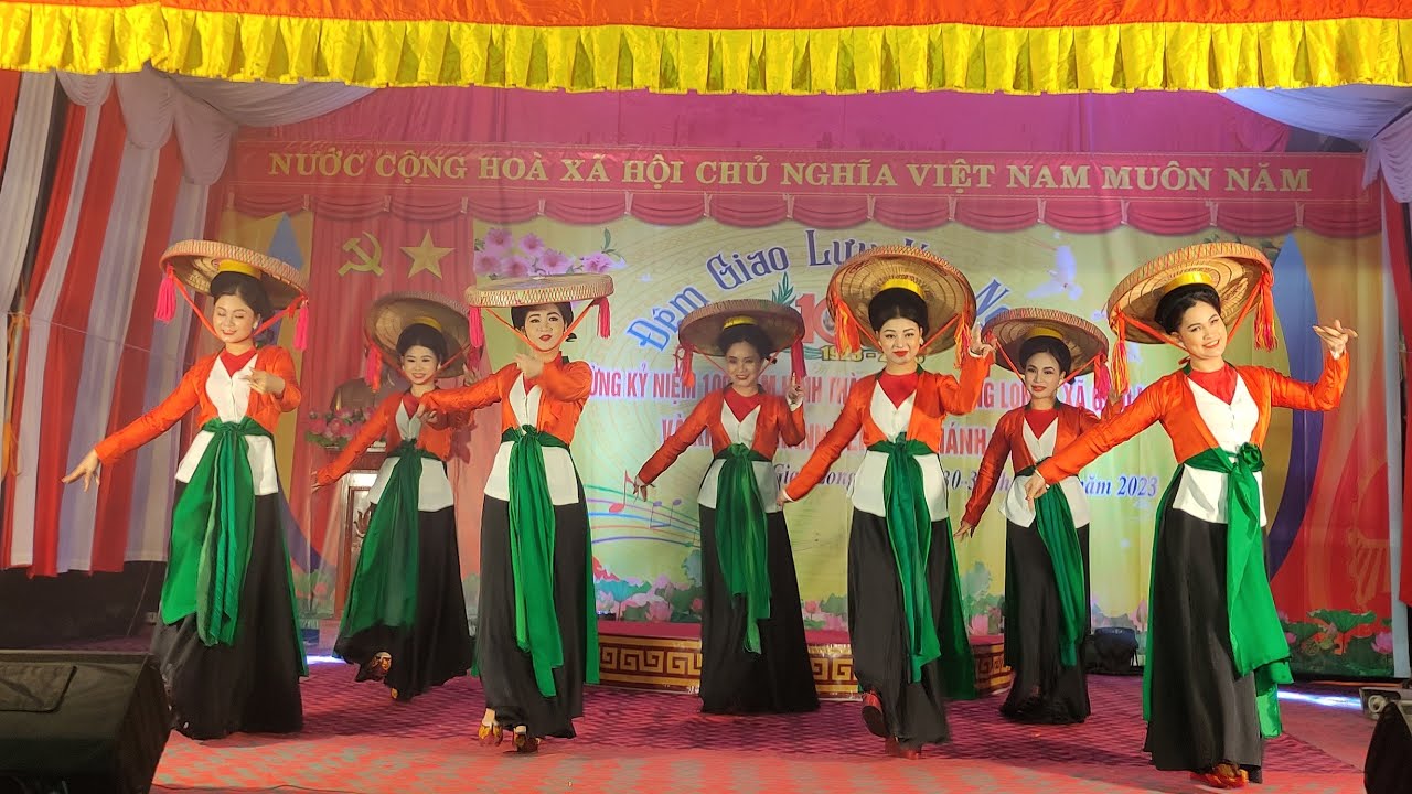 Làng Trung Long : Nhà hát chèo Nam Định chào mừng Lễ hội (30/12/2023)