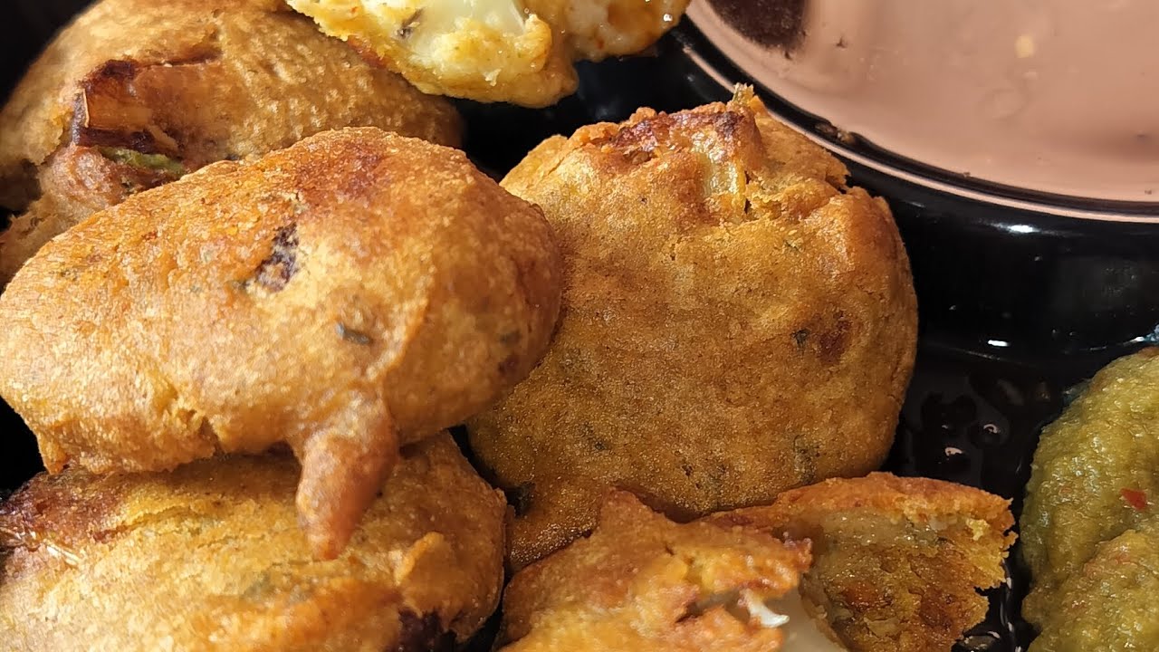 देसी तरीके से चूल्हे पर बनाएं गोभी के पकोड़े 😋#@mamtacookingcorner