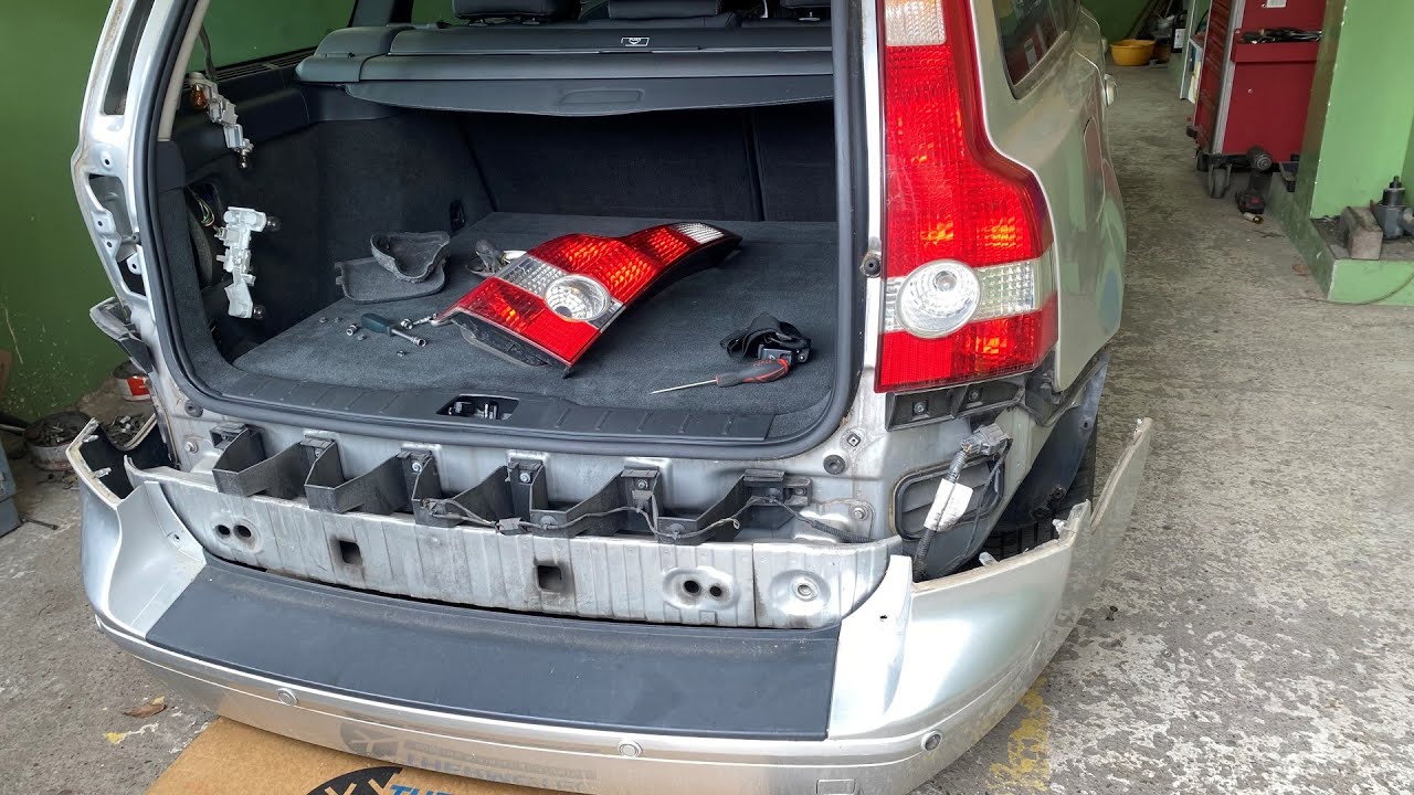 Volvo V50 2006 Rear Bumper Remove