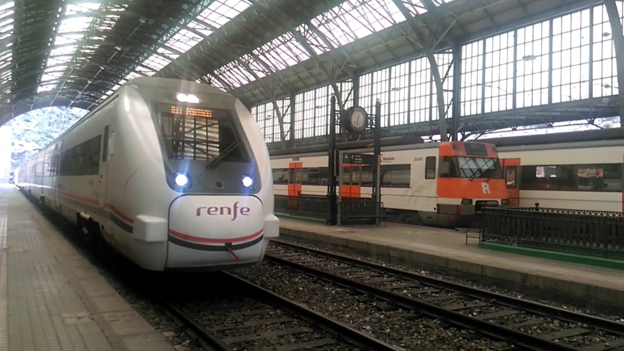 Portbou: Renfe R11 (Media Distancia Serie 499)