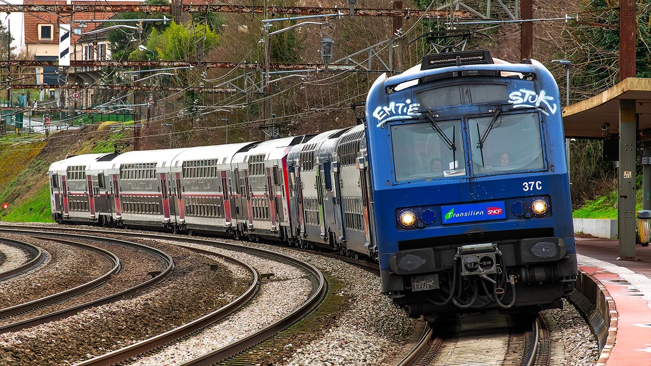 4K GARE DE CHAMARANDE : COMPILATION DE TRAINS SUR LA LIGNE PARIS - ORLÉANS