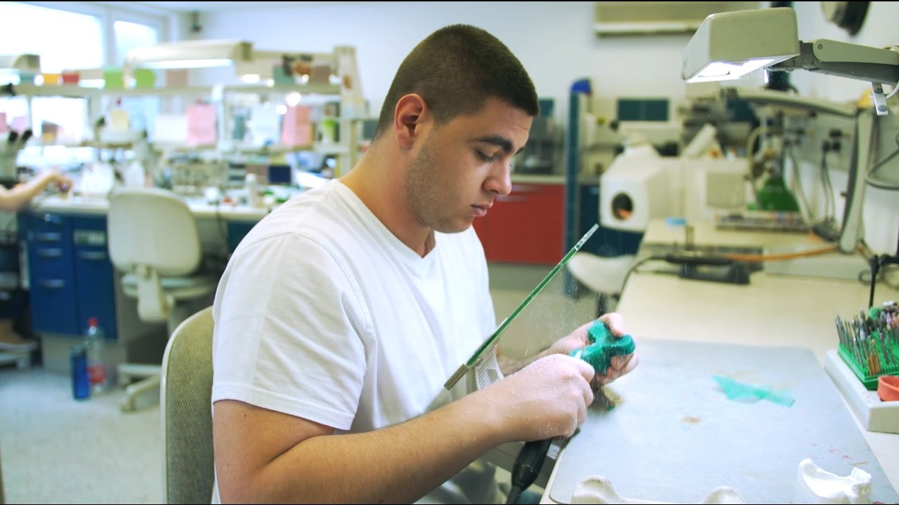 3D Printing in the Dental Lab: fabrication of individual impression trays with Freeprint® tray