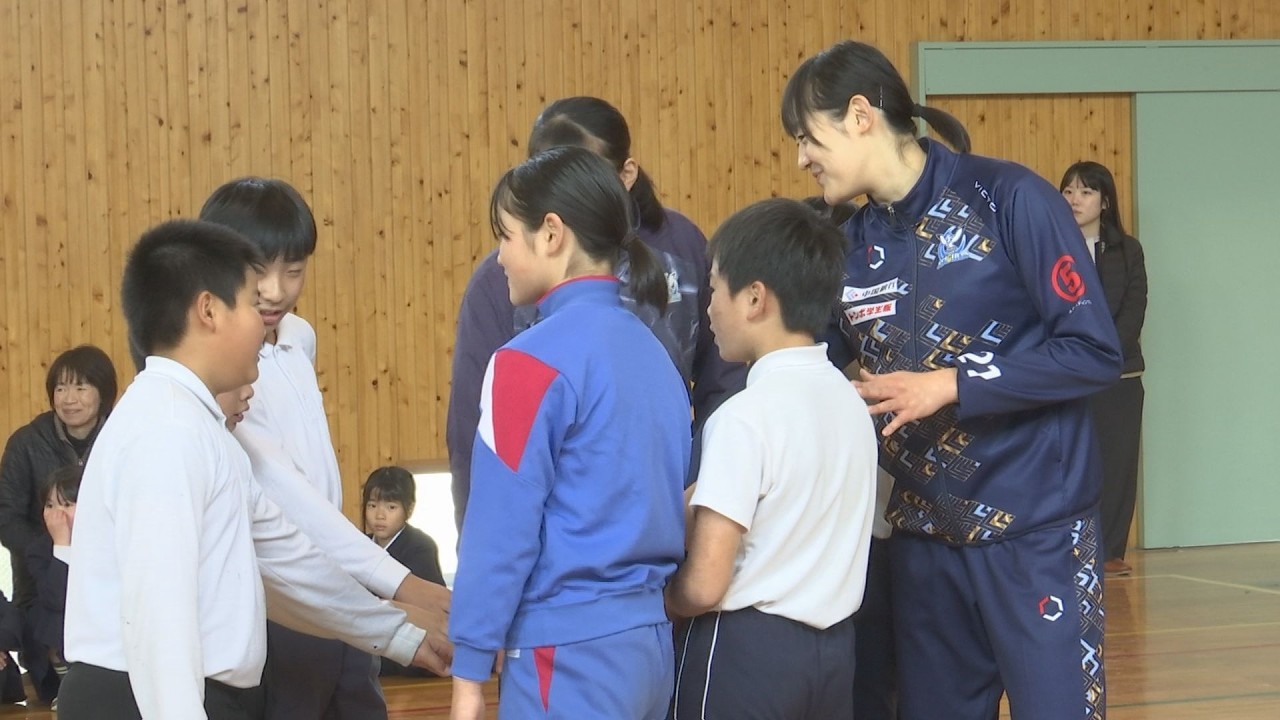 シーガルズが児童と交流　バレーボールの楽しさを伝える【oniビジョン】