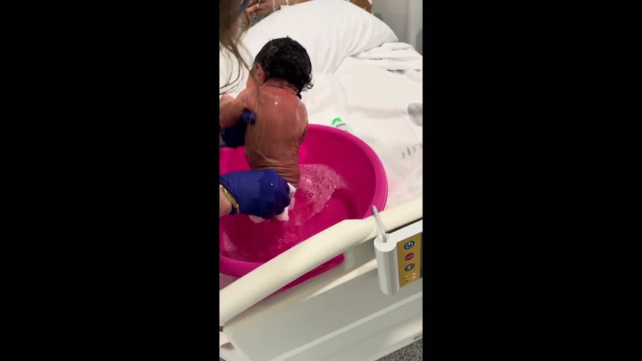 How to bathe New born baby | baby bathing guide | Newborn Bath Basics: Safe Bathing tips for Parents