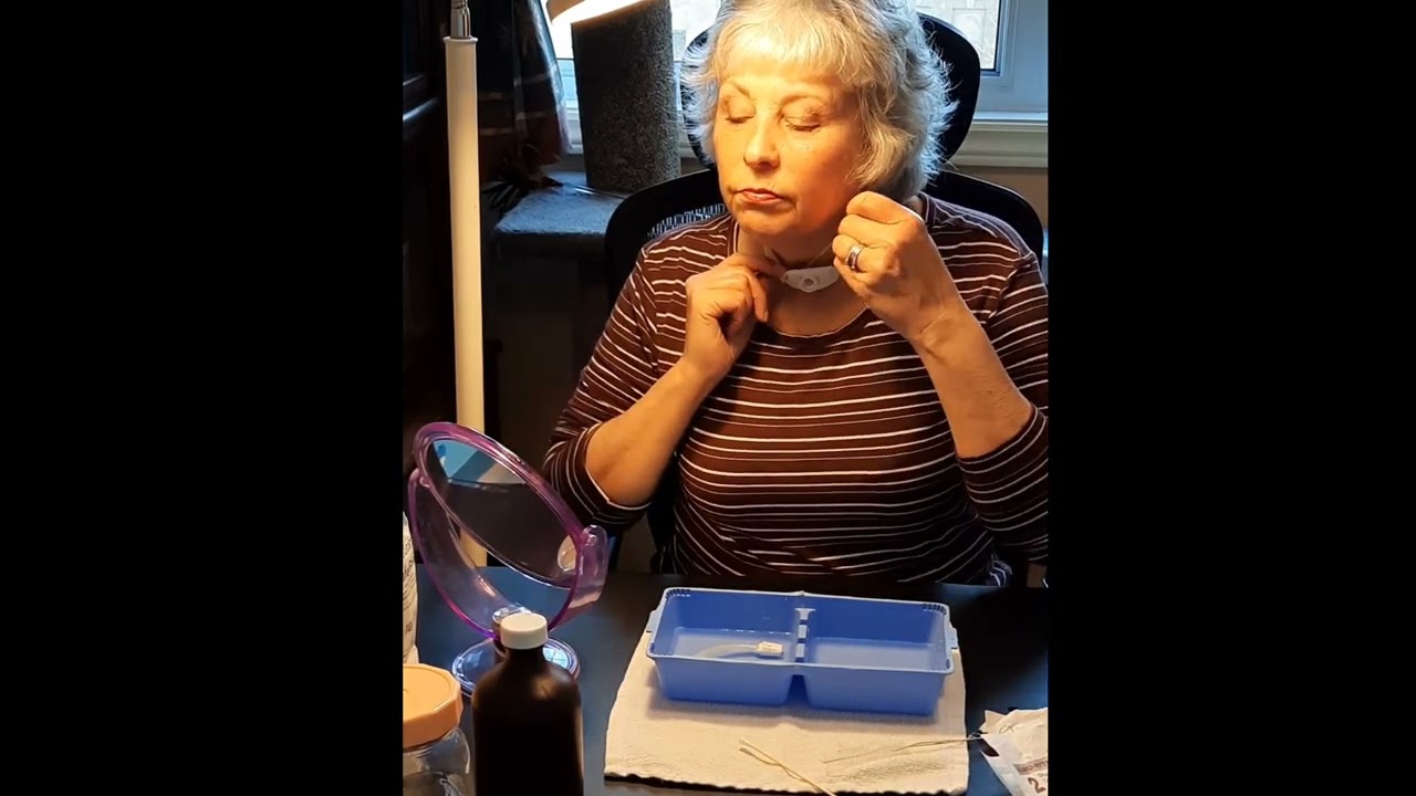 Capsule # 4 - Vivre avec une trachéotomie - Nettoyer la canule