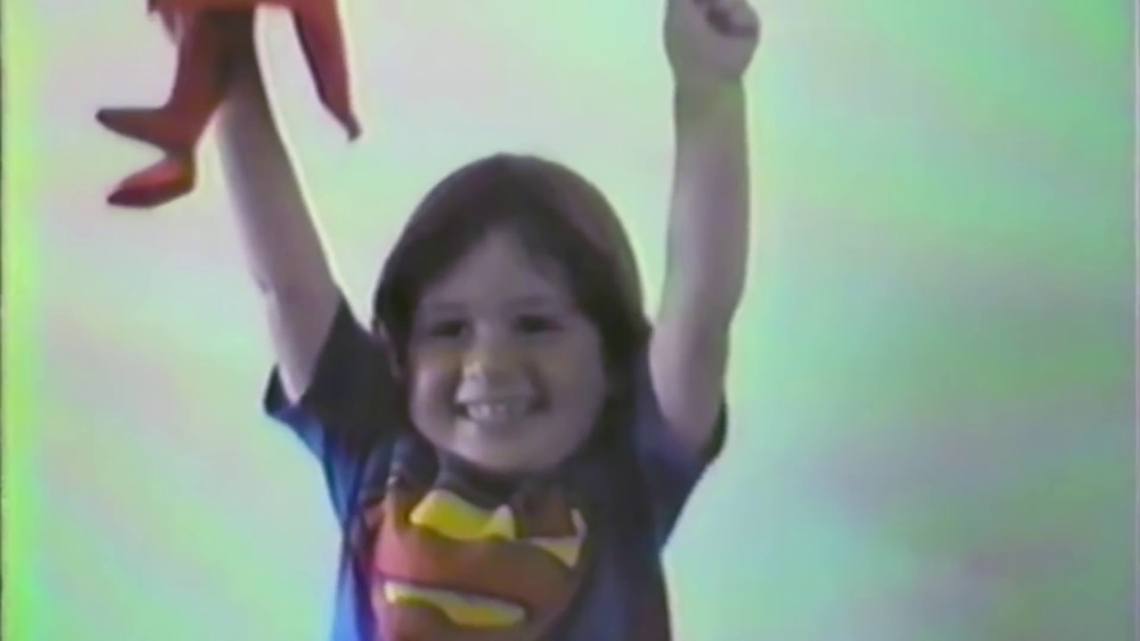 Ari - Superman (Part. Cacife Clandestino) Video Clipe Oficial