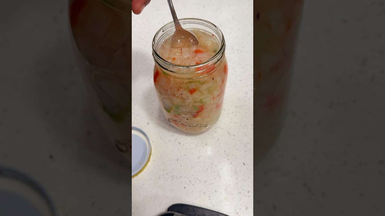 Aprende a preparar un chilero artesanal con cebolla y chiles frescos