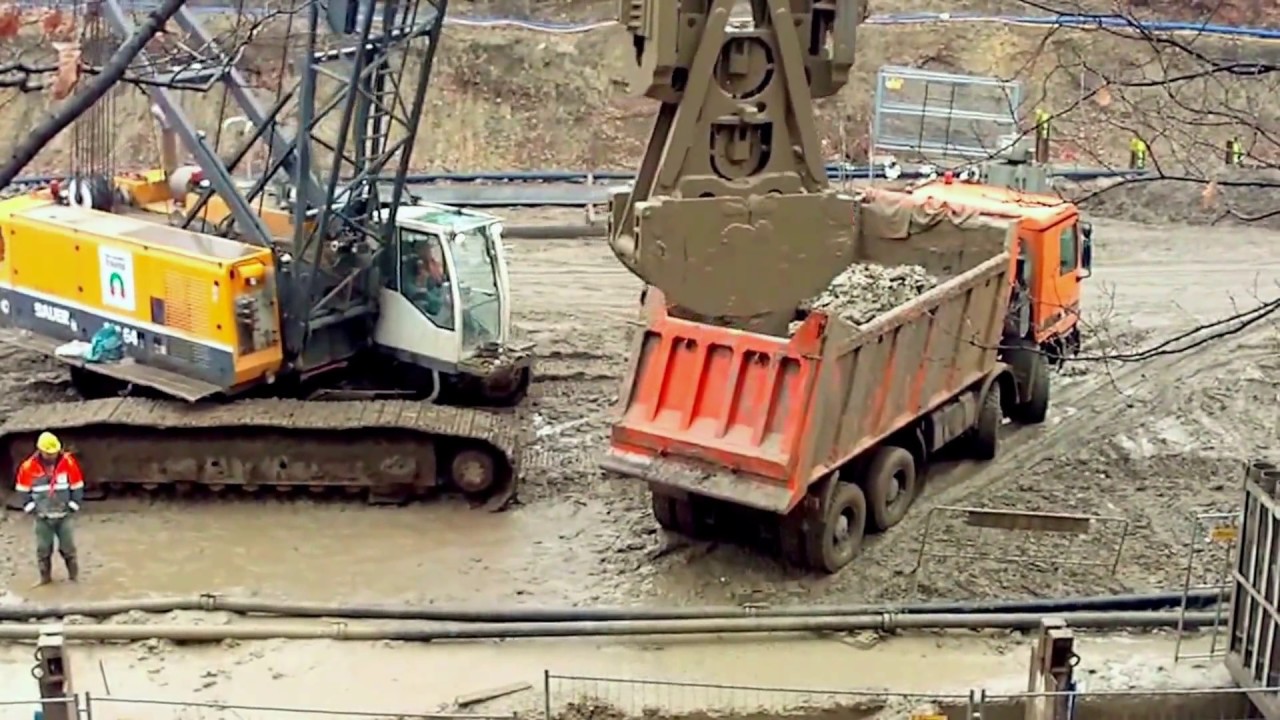 Escavatori, dumper macchine in azione - Fratturazione