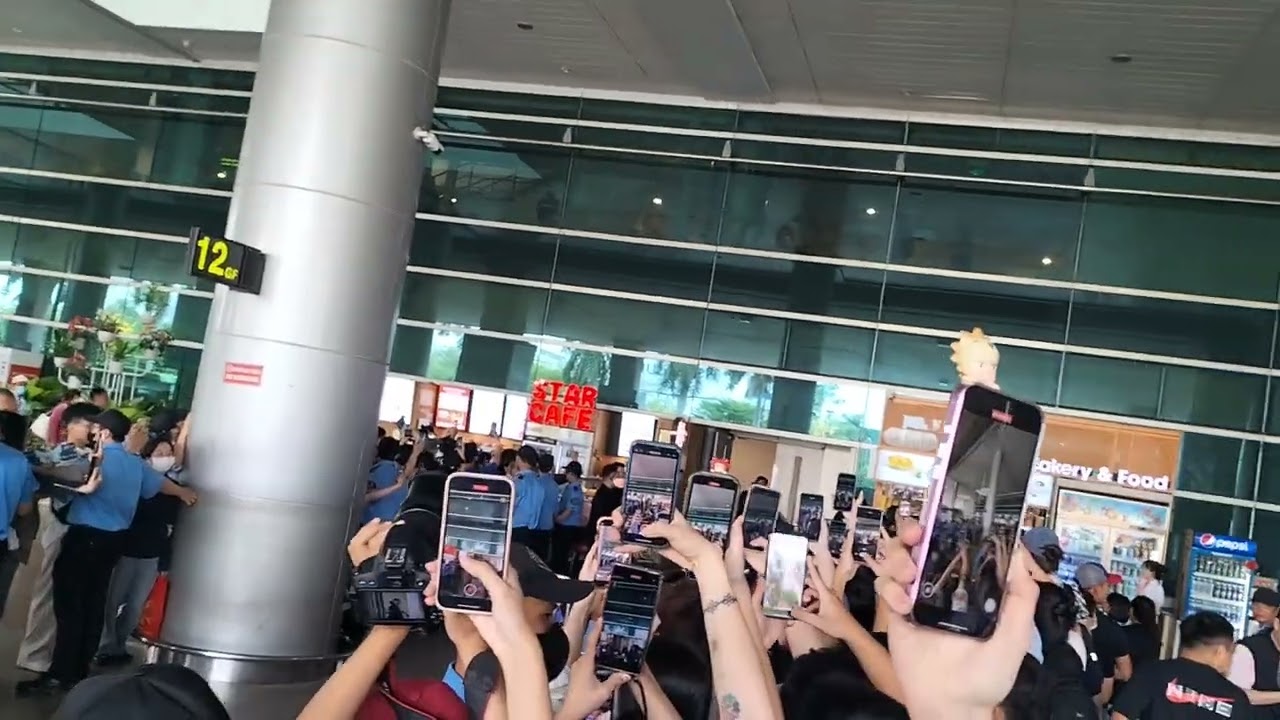 @IVEstarship Wonyoung's Vietnam Airport Arrival for MALTO ShakeFest.
