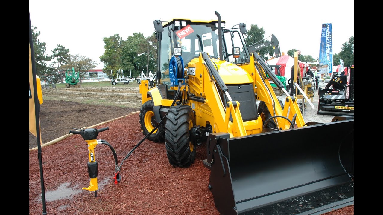 JCB представляет компактный экскаватор-погрузчик 3CX на выставке ICUEE 2015