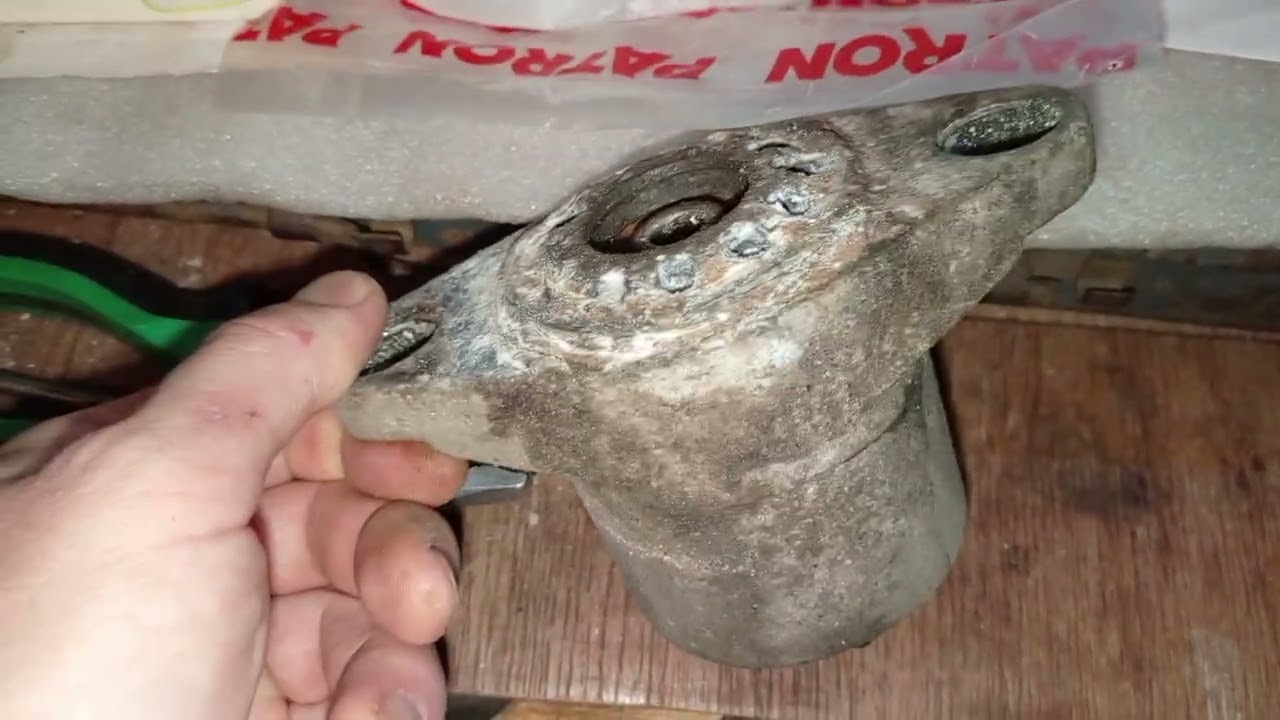 Замена опоры заднего амортизатора на Хендэ Элантра 4 от Шкоды суперб.