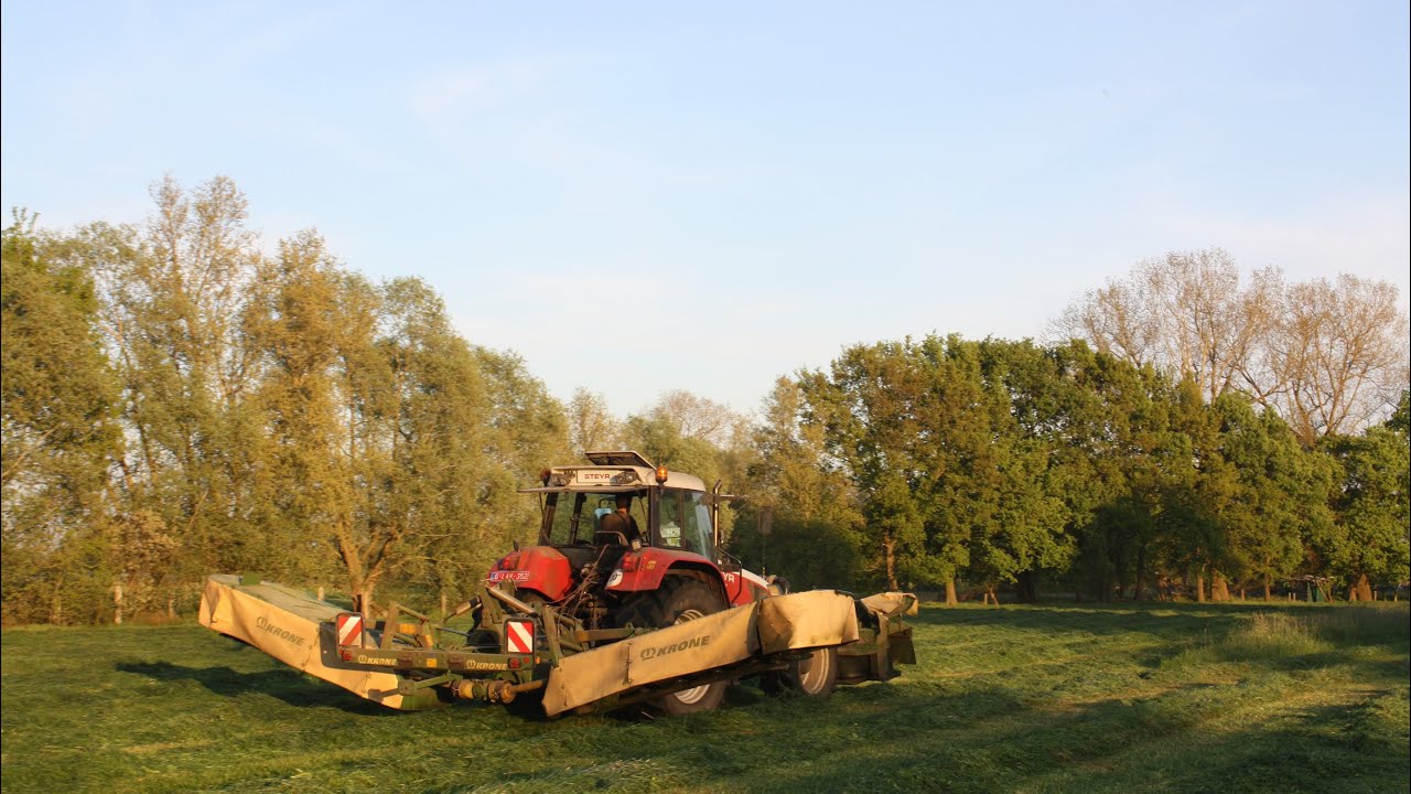 maaien en schudden met steyr 9145 en 9100M en krone easy cut en KW 7.92