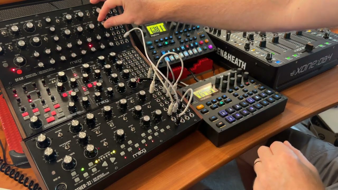 Live Techno Jam #10 - DFAM, Subharmonicon, Mother32, Digitakt, Digitone, DB4, Analog Heat.
