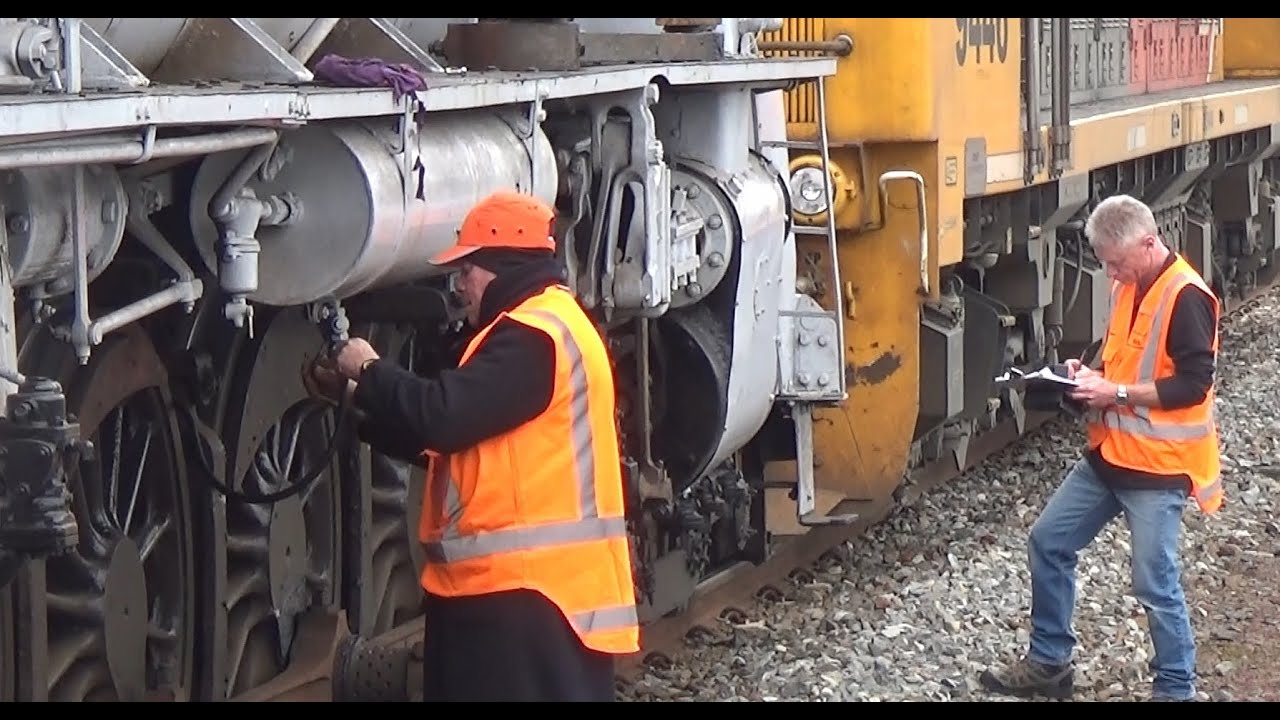 J 1211 Stops At Ohakune For Some Grease & A Temp Check