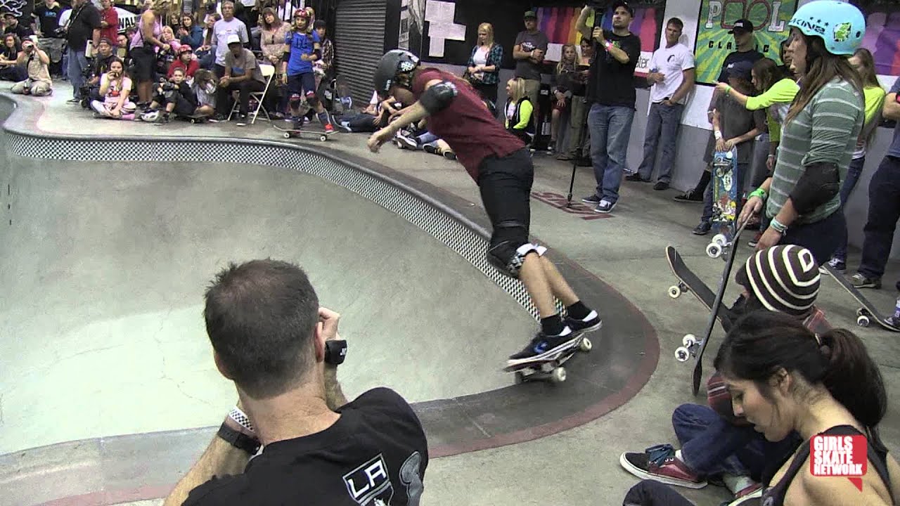 Nora Vasconcellos - Vans Girls Combi Classic 2013