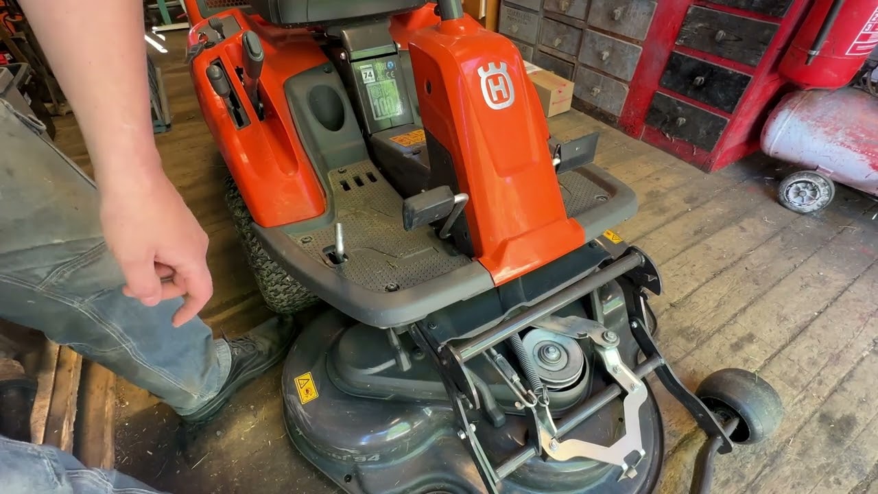 Del 8 Husqvarna Rider 213c service, svensk kort version 4k (justering av klippdäck)