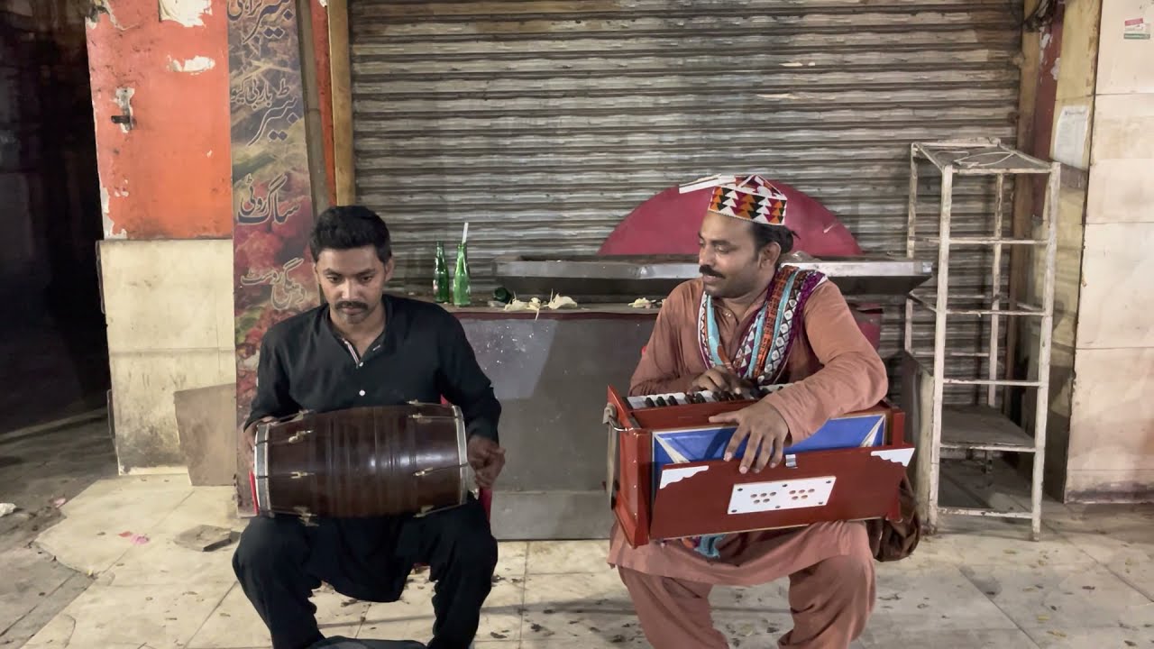 Mere pass tum ho | Amazing Street Singer Tabla and Harmonium performance | Kook