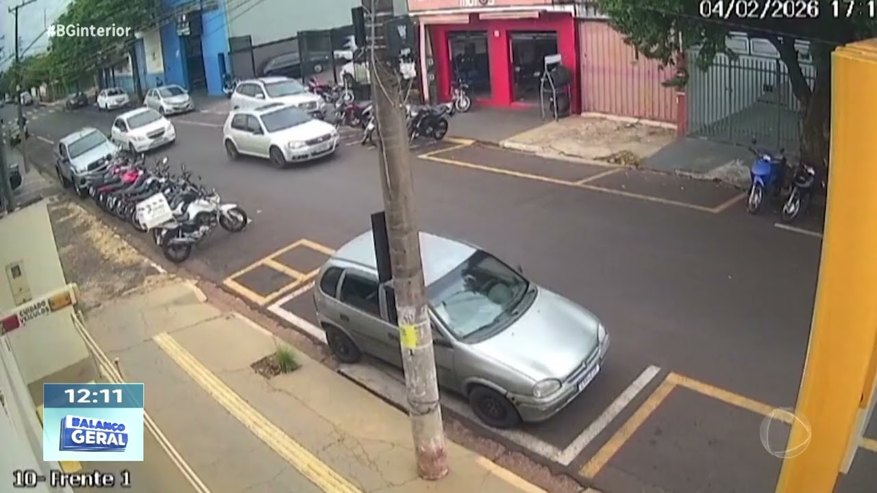 Acidente em Ourinhos: carro capotou no meio da cidade