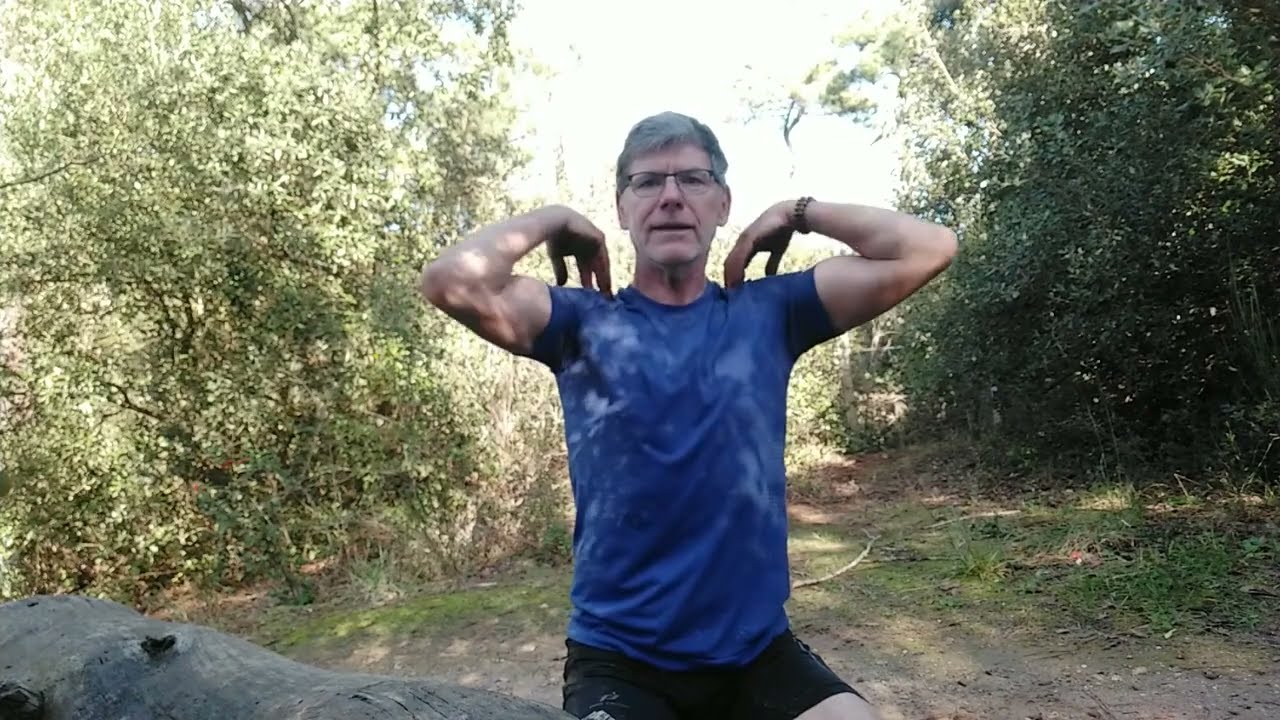 Douleurs d'épaules et du haut du dos,  prenez 5mn pour les mobiliser.